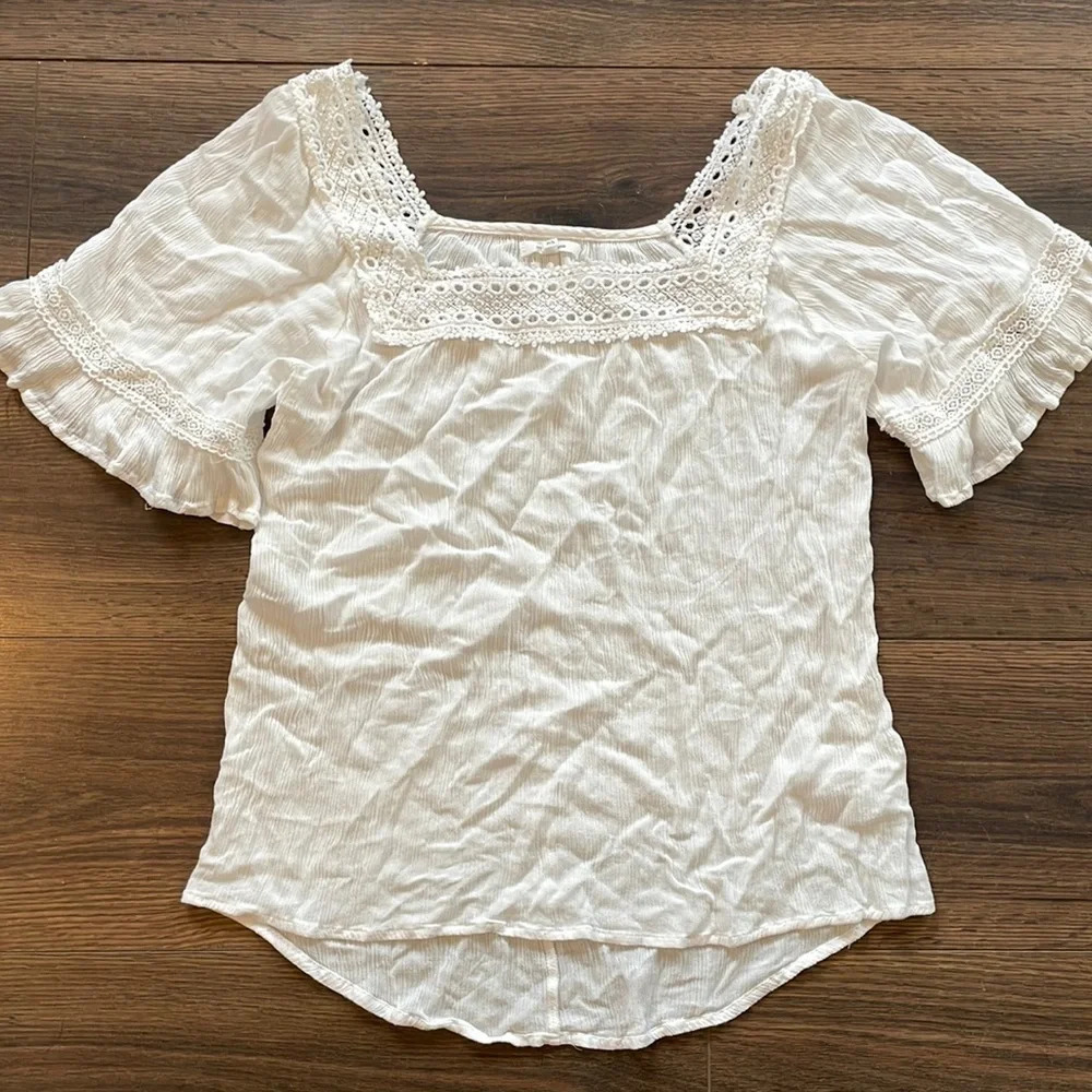Maurice’s | White Lace Trim Top
